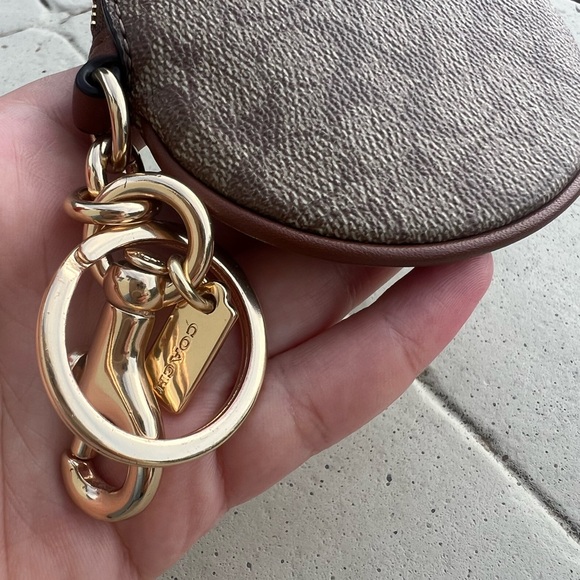 Coach circular coin pouch bag charm - Picture 4 of 8